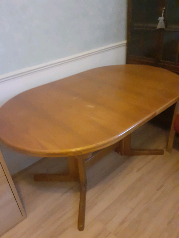 Solid wood extendable Dining Table