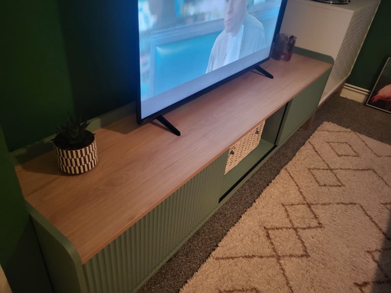 Lovely retro style tv unit 