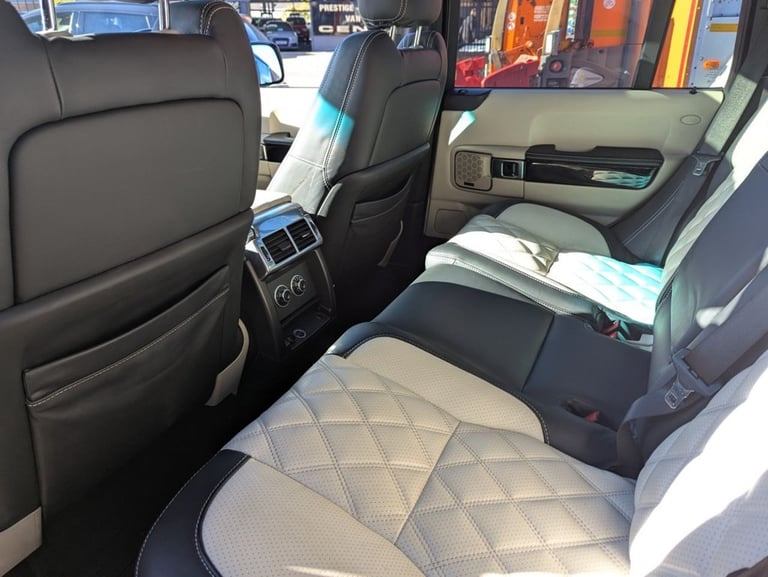 2011 Land Rover Range Rover 4.4 TD V8 Vogue SUV 5dr Diesel Auto 4WD Euro 5 (313 bhp) ESTATE Diese...
