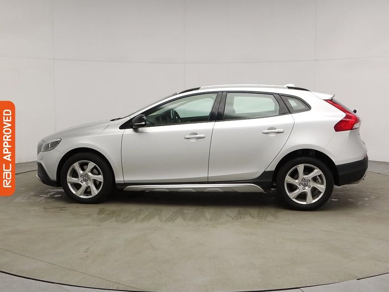 2016 Volvo V40 Cross Country 2.0 D2 Lux Hatchback 5dr Diesel Manual Euro 6 (s/s) (120 ps) Hatchba...