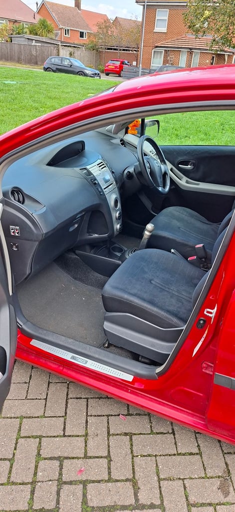 Toyota Yaris SR, 5 door Hatchback, 2007, Manual, 1.3 petrol.
