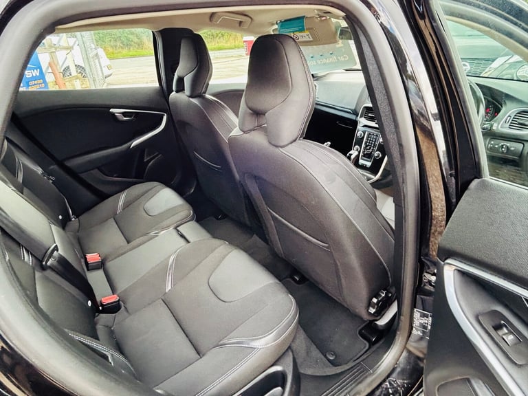 2018 Volvo V40 2.0 T2 Momentum Hatchback 5dr Petrol Manual Euro 6 (s/s) (122 ps)