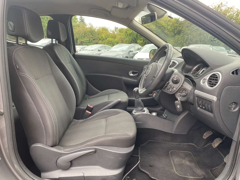 2010 Renault Clio 1.1 Clio Dynamique TomTom 16V 3dr Hatchback Petrol Manual