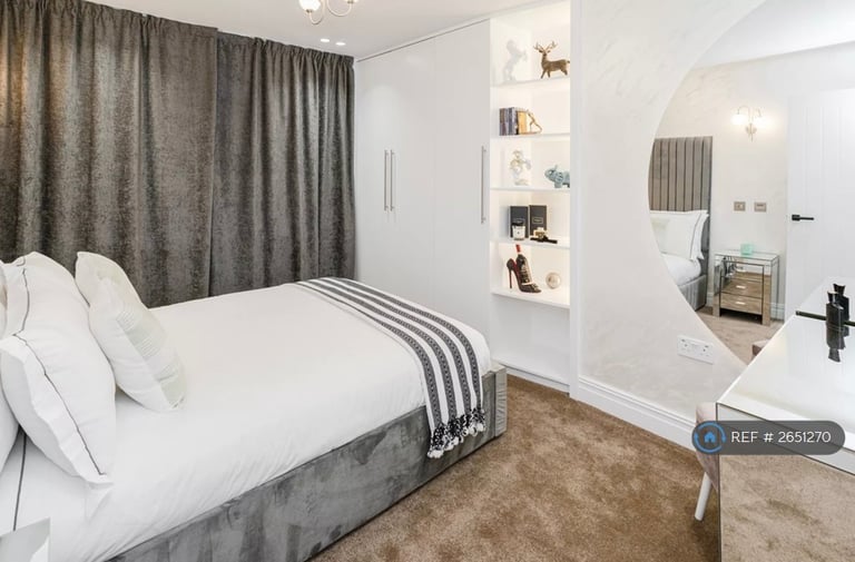 image for 2 bedroom flat in Darkes Lane, Potters Bar, EN6 (2 bed) (#2651270)