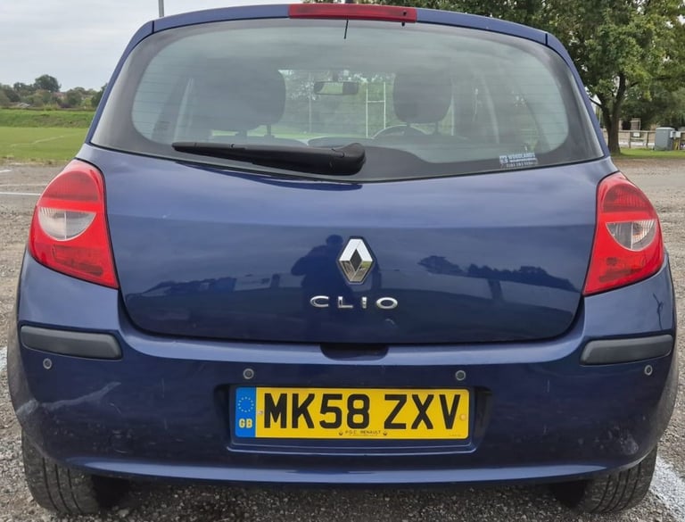 Automatic. Great specification. 2008/58 Renault Clio Expression 1.6 Petrol 5 door