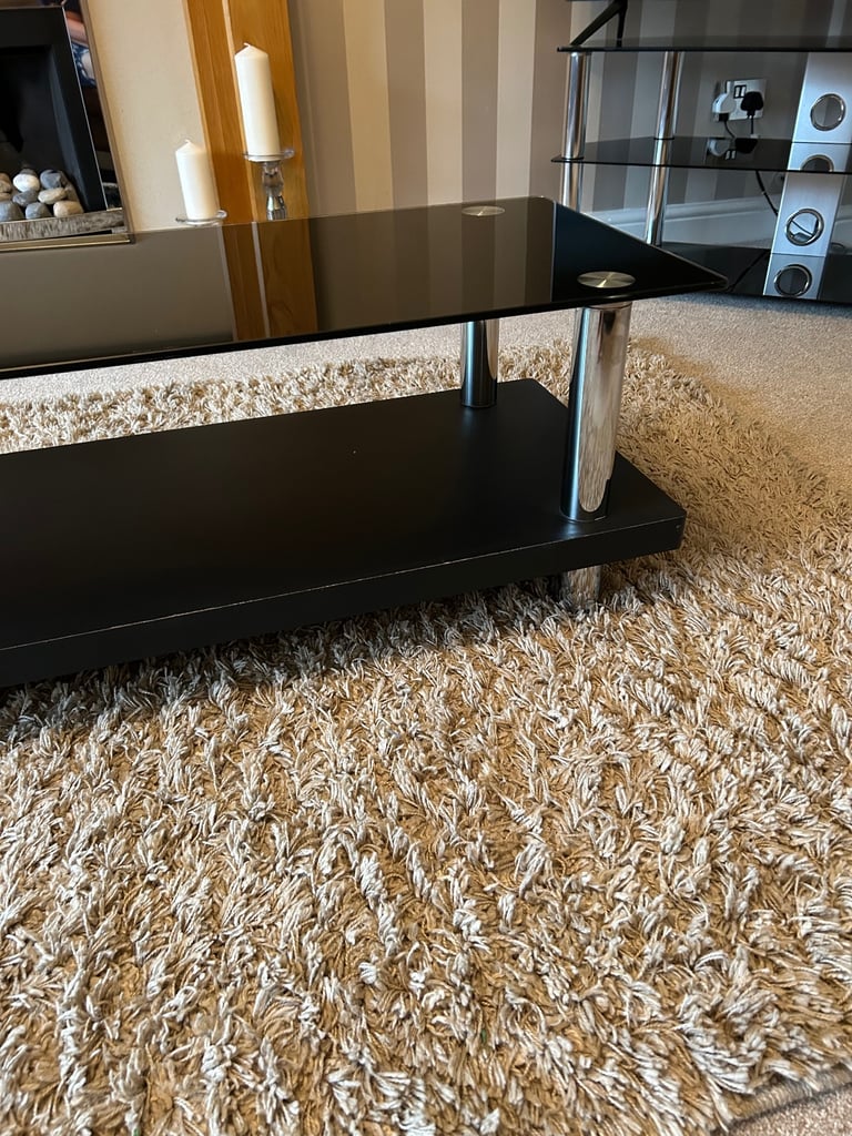 Black & Crome Glass Topped TV Stand.