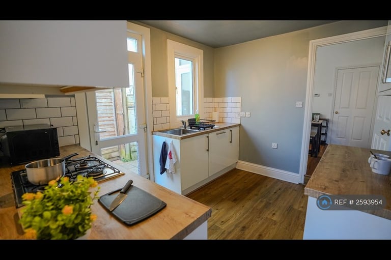 4 bedroom house in Bromley Gardens, Bromley, BR2 (4 bed) (#2593954)