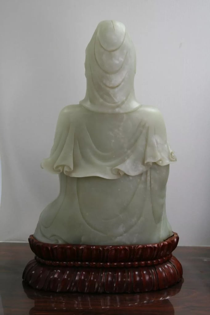 White Jade Guan Yin Figure of Ming - Qing Dynasty Pattern 30 x 49 x 17.5 cm
