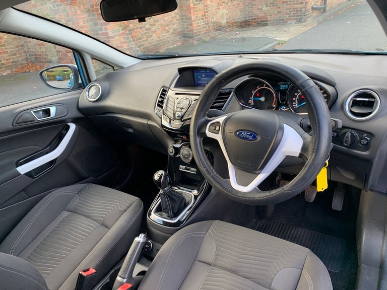 FORD FIESTA  1.0t ECOBOOST  BLUE/WHITE EDITION  NEW BELTS  NEW MOT WARRANTY 