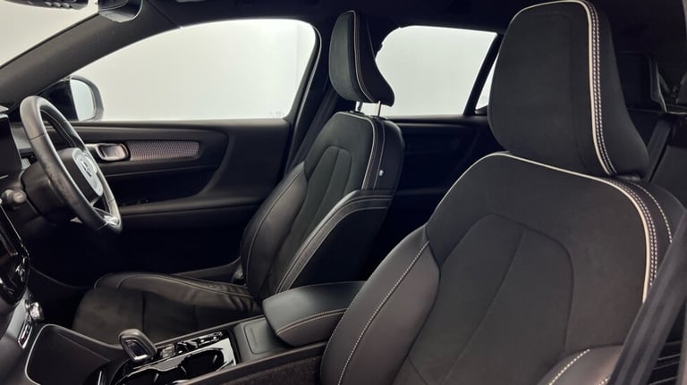 2021 Volvo XC40 R-Design, T3 automatic (Power Tailgate, Rear Park Assist) Estate Petrol Automatic