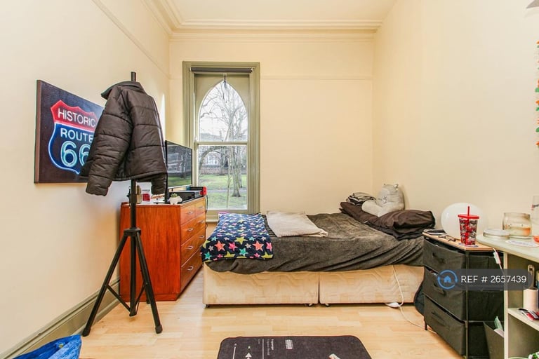 7 bedroom flat in Waterloo Crescent, Nottingham, NG7 (7 bed) (#2657439)