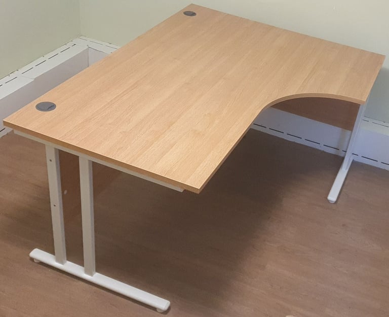 Corner Office Desk – Beech Finish, C-Leg Ergonomic – Right-Handed (1 of 2)