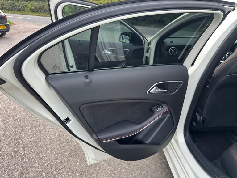 2017 Mercedes-Benz A-Class 2.1 A200d AMG Line (Premium) 7G-DCT Euro 6 (s/s) 5dr HATCHBACK Diesel ...