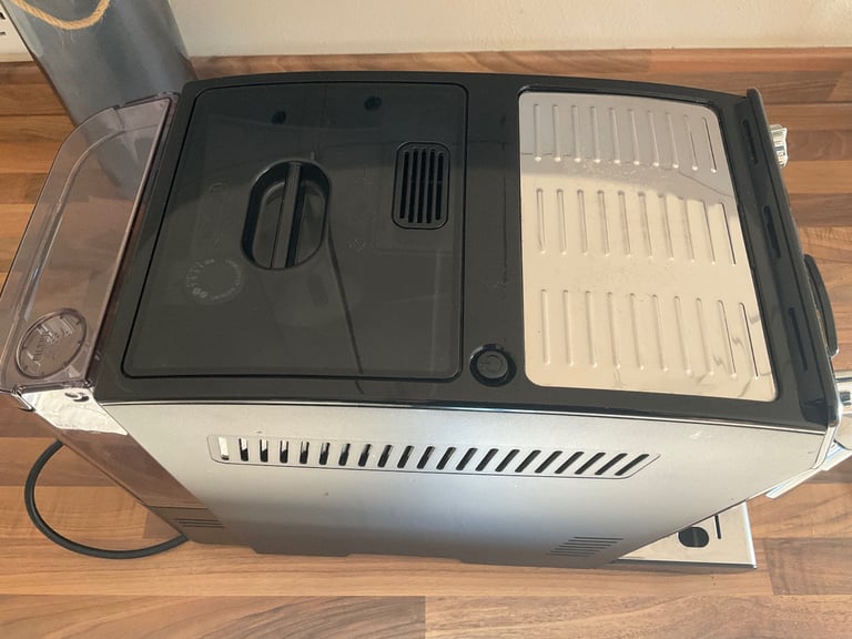 Delonghi Bean to Cup Coffee Machine 