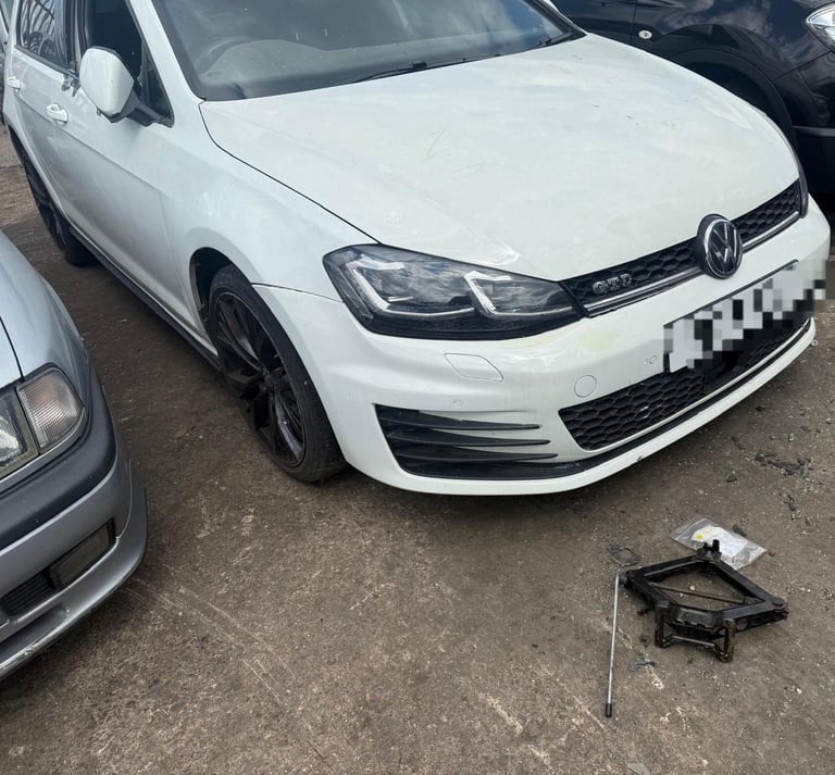 Breaking spare parts vw golf mk7 gtd white