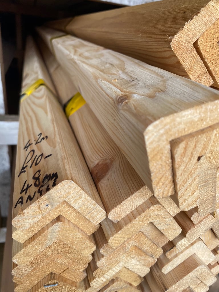 Angle corners timber 