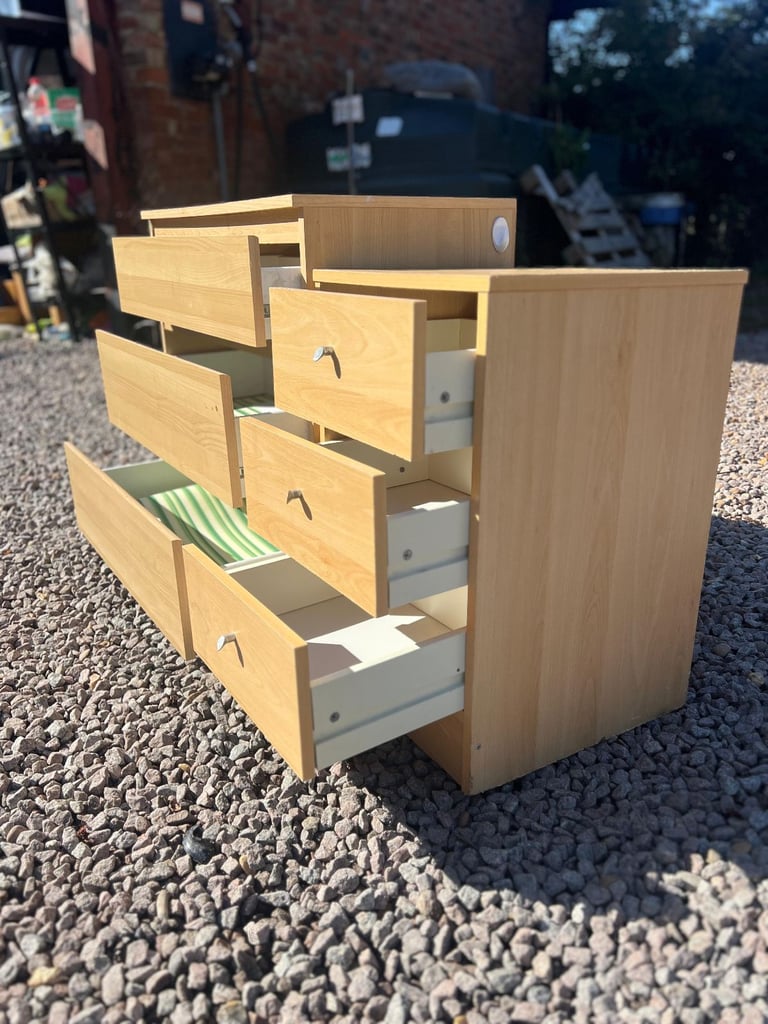 Chest of drawers + side table 