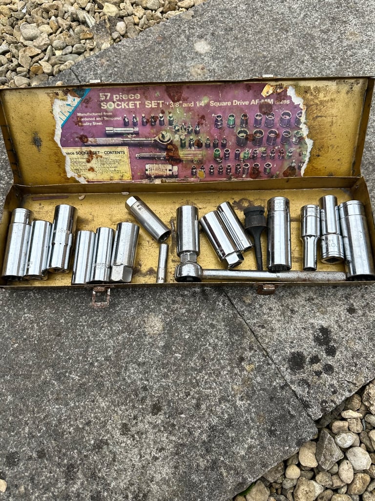 Deep   Sockets    In  tin  case    £10