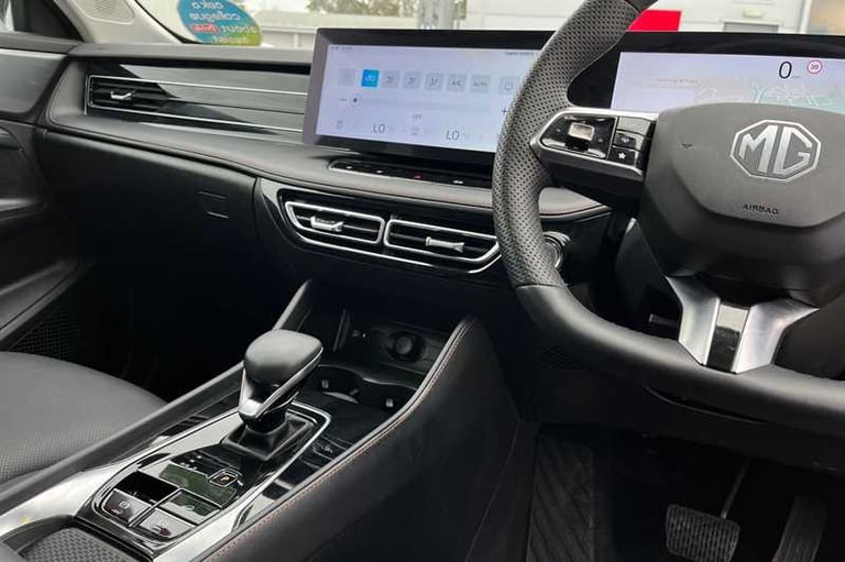 2025 MG MG HS 1.5 T-GDI Trophy 5dr DCT ESTATE PETROL Automatic