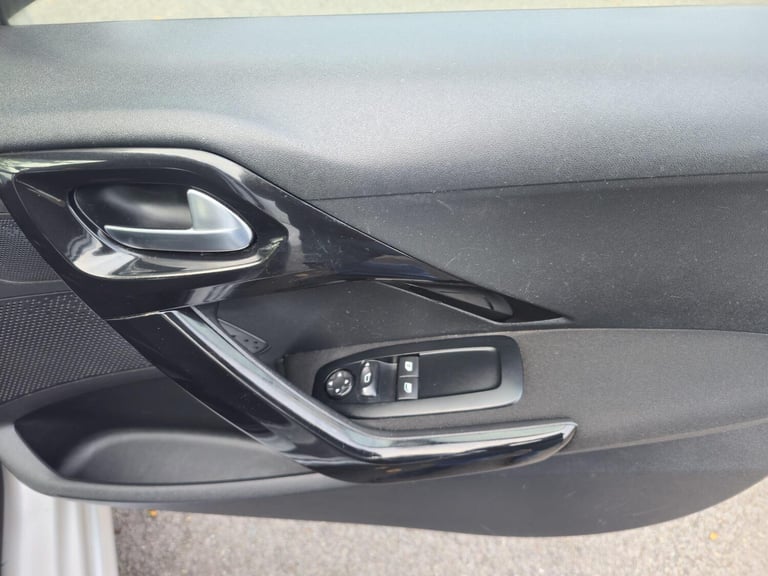 2013 Peugeot 208 1.2 VTi Active 5dr HATCHBACK PETROL Manual