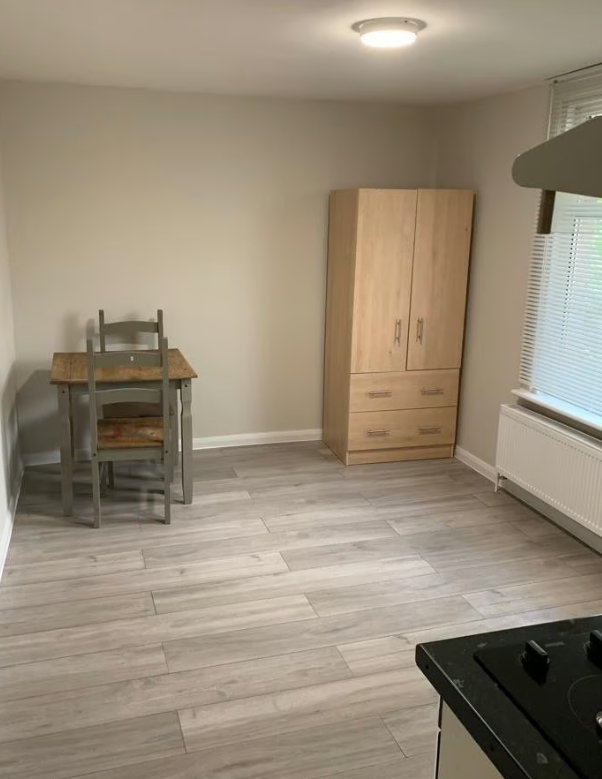 Hendon studio available now. DSS accepted. No move in costs. in