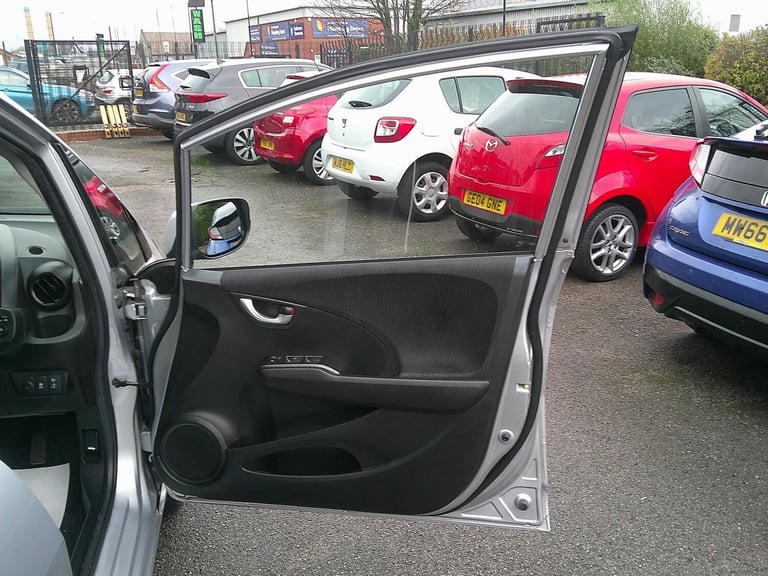 HONDA JAZZ 1.4 i-VTEC ES Plus 2014