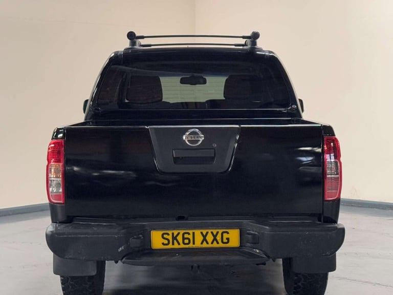 2011 Nissan Navara Double Cab Pick Up Tekna 2.5dCi 190 4WD PICK UP DIESEL Manual