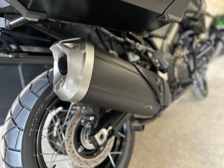 STUNNING ONE OWNER 2023/23 SUZUKI V-STROM 1050 DE MOTORCYLE 