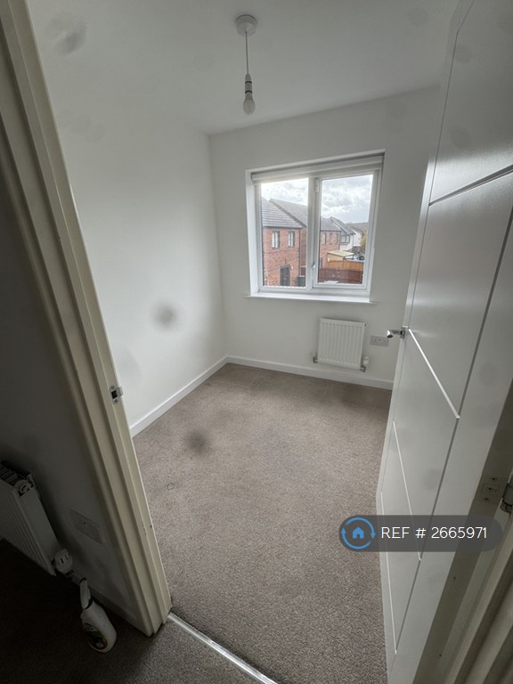 3 bedroom house in Ashover Avenue, Manchester, M12 (3 bed) (#2665971)