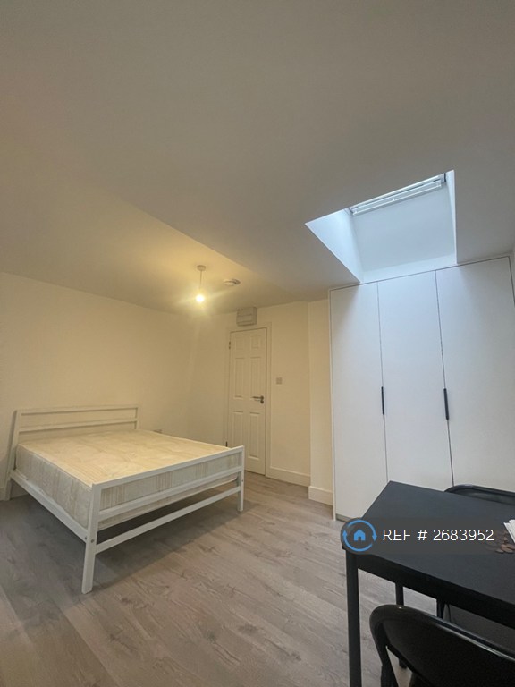 Studio flat in London, London, N18 (#2683952)