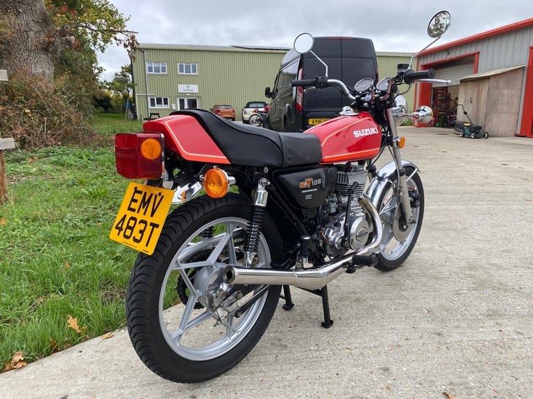 SUZUKI GT185, 1978, CRACKING EXAMPLE TWO STROKE, HIGGSPEED EXHAUSTS