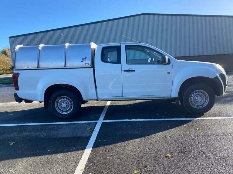 (64) Isuzu D Max E/C 2.5 Twin Turbo,  Canopy ,nt mitsubishi l200 club cab,toyota hilux ecb,