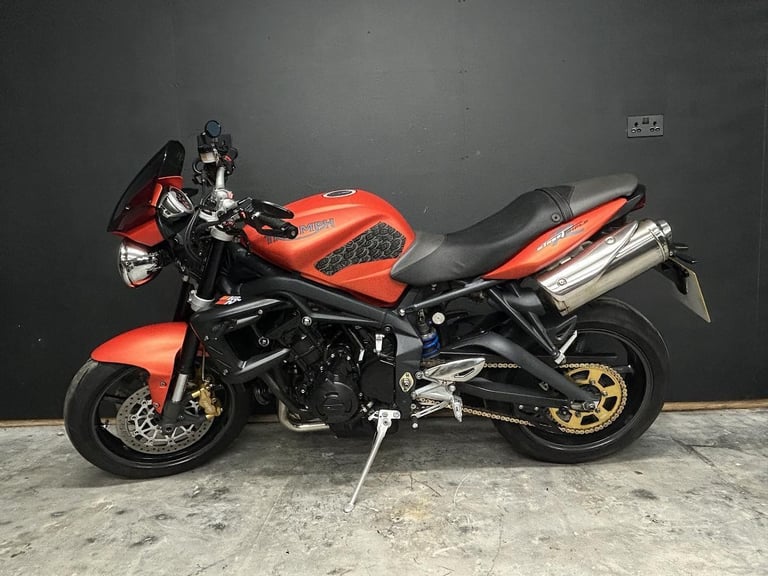 2010 10-PLATE TRIUMPH STREET TRIPLE 675 R ** ONLY 9,724 MILES ** EXTRAS **