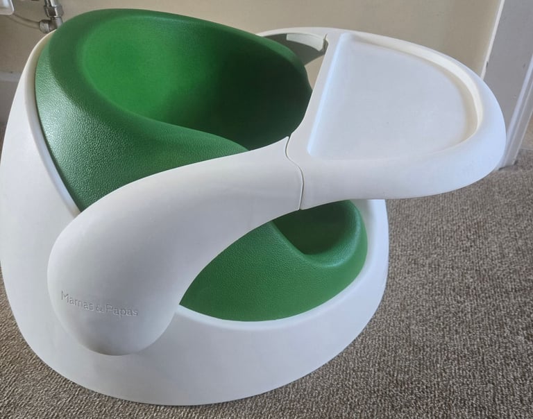 Mamas and papas sit me up feeding chair with feeding tray