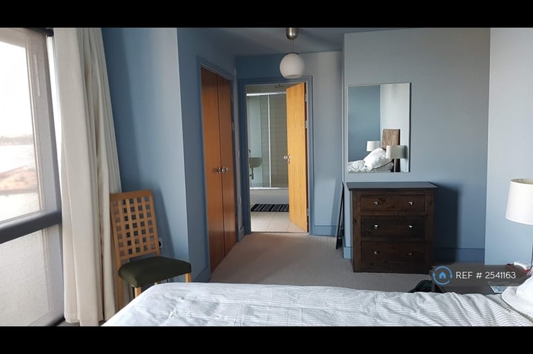 2 bedroom flat in Falcon Drive, Cardiff, CF10 (2 bed) (#2541163)