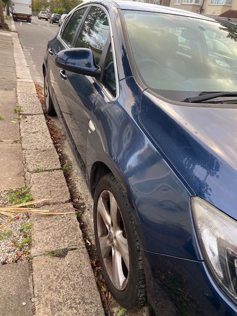FOR SALE – 2011 Vauxhall Astra 1.6 Hatchback Automatic  – 88,600 miles – Good condition