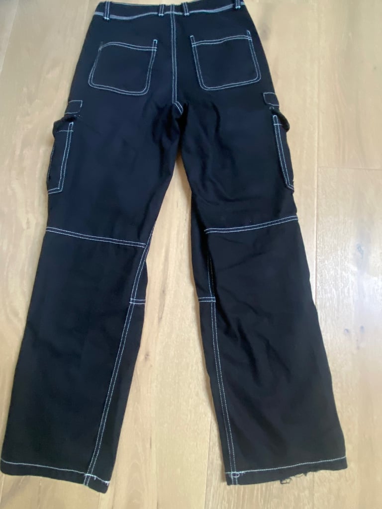 Black jeans with seams outlined 