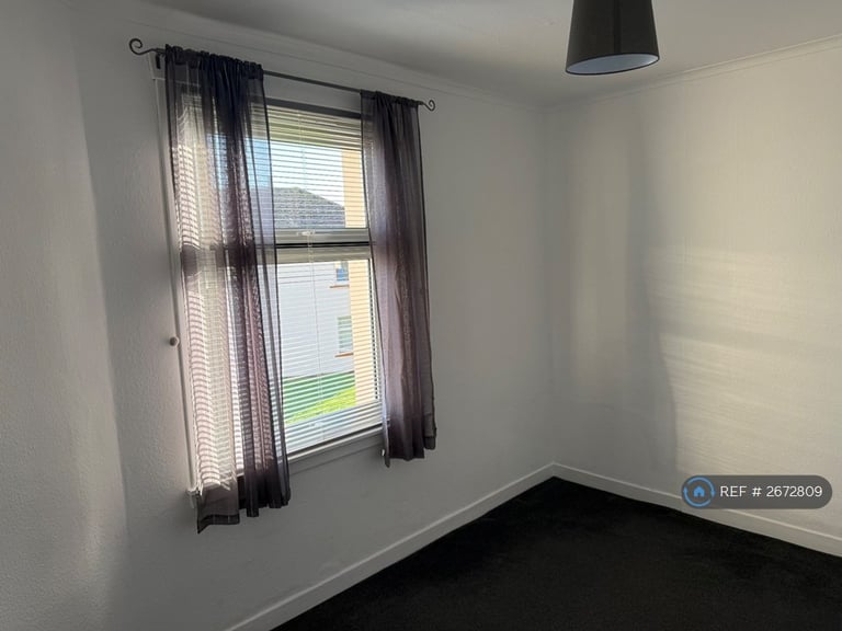 2 bedroom flat in Arbroath Road, Dundee, DD4 (2 bed) (#2672809)