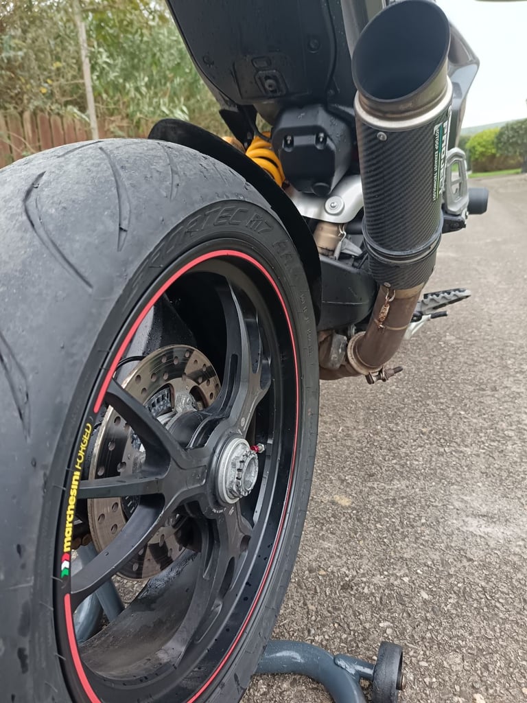 Ducati hypermotard 821 sp
