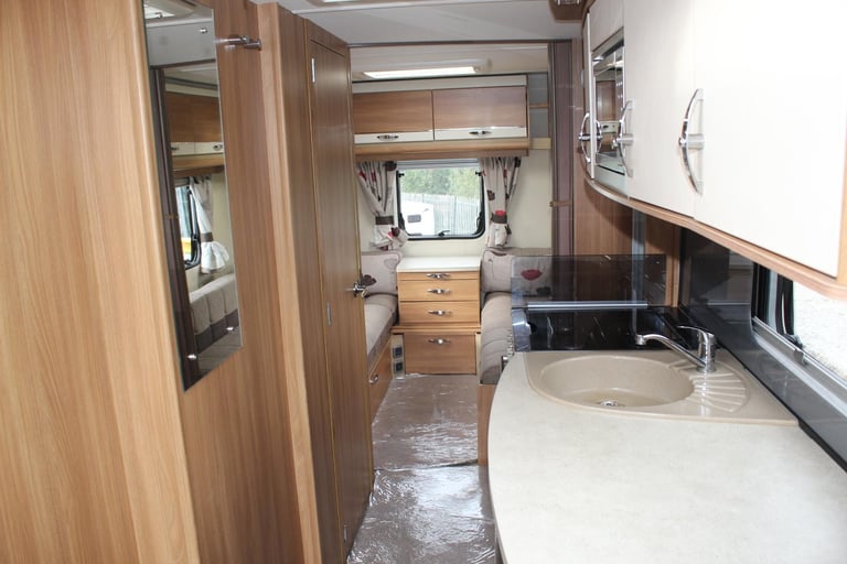 2013 Swift Challenger SE 590 Luxury Twin Axle 6 Berth Touring Caravan With Mover