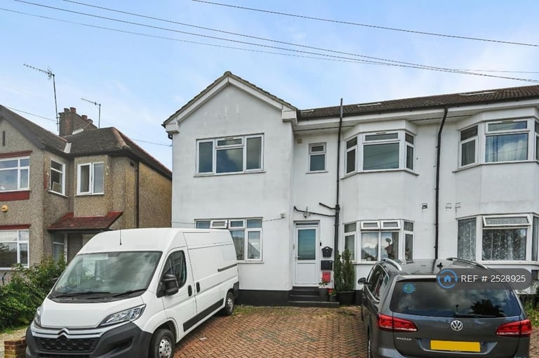 4 bedroom flat in Dudley Road, Harrow, HA2 (4 bed) (#2528925)