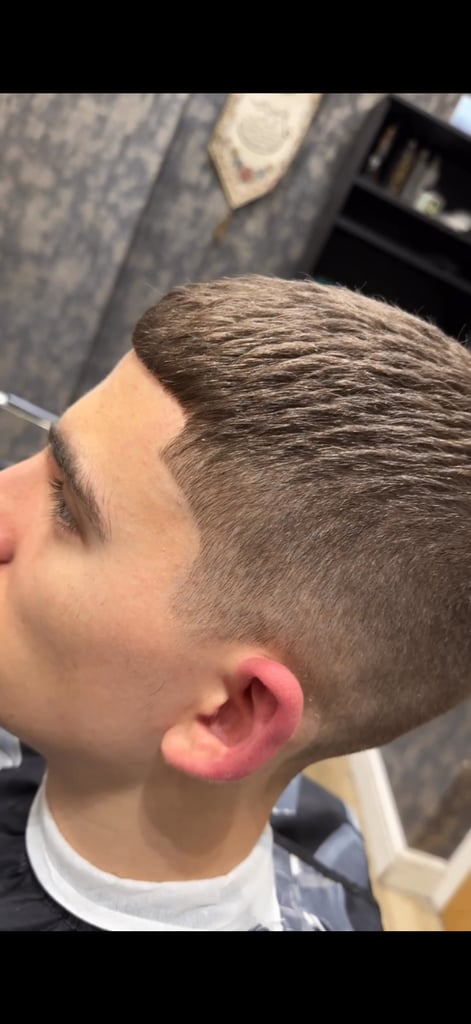 Mobile Barber in Ealing – Haircuts at Your Home