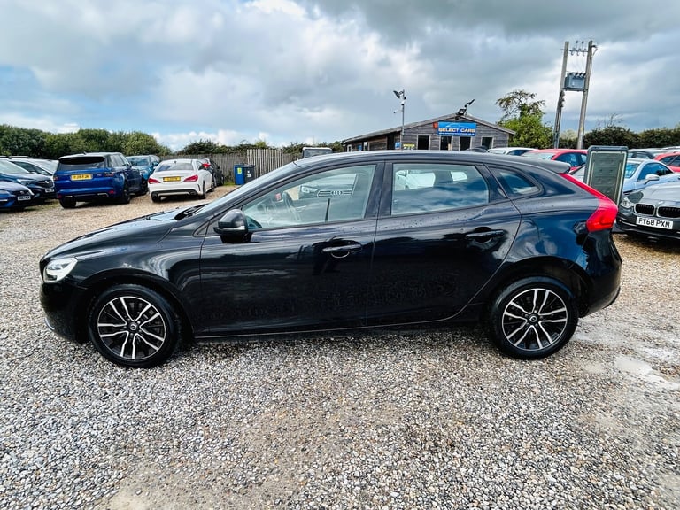 2018 Volvo V40 2.0 T2 Momentum Hatchback 5dr Petrol Manual Euro 6 (s/s) (122 ps)