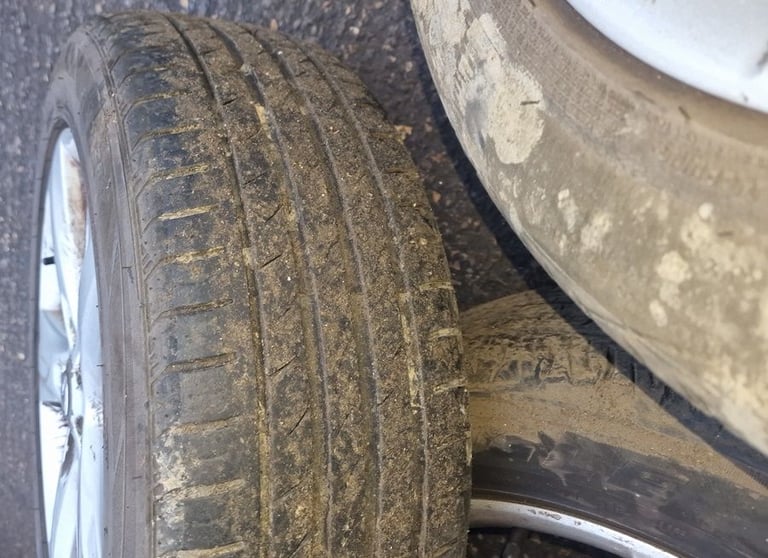 Vauxhall Astra J x4 215/55/17 Inch Alloy Wheels And Tyres 2013