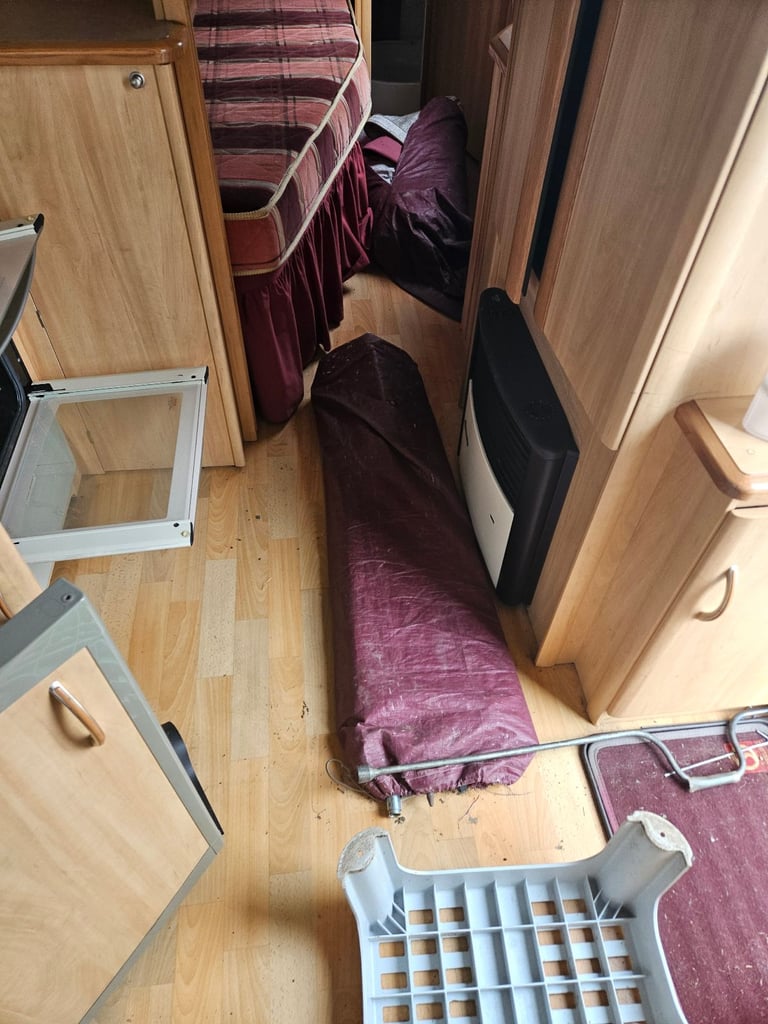 Sterling Eccles Elite Searcher Touring Caravan – For Sale