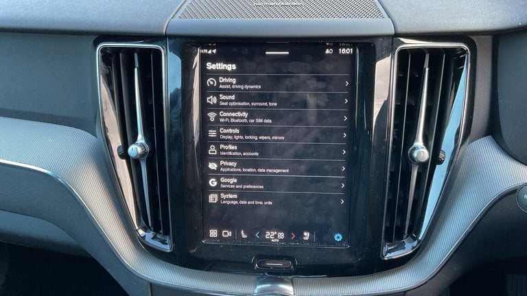 2023 Volvo XC60 2.0 B5 MHEV Plus SUV 5dr Petrol Hybrid Auto AWD Euro 6 (s/s) (250 ps) ESTATE Petr...