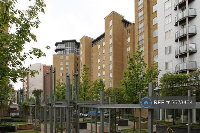 2 bedroom flat in Hutchings Street, London, E14 (2 bed) (#2673464)