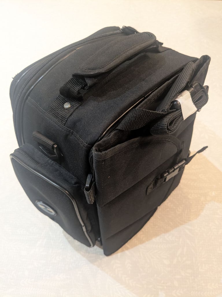(PRICE REDUCTION!!) Oxford '1' motorcycle tank bag, 15-20l, magnetic