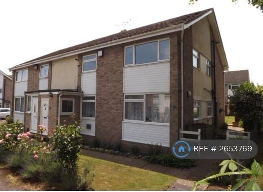 2 bedroom flat in Mowbray Drive, Reading, RG30 (2 bed) (#2653769)