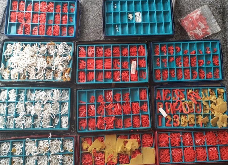 FREE Loc Del. varisign signco peg board letters numbers vintage red white home bar pub